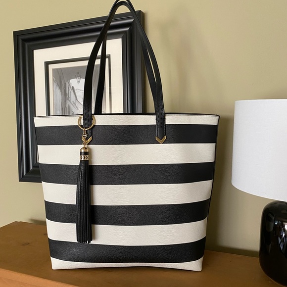 ⭐️HP⭐️ NWT STELLA & DOT Fillmore Tote With Tassel🖤 - Picture 11 of 11